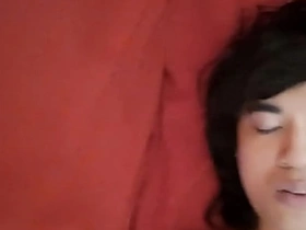 业余男同视频里苗条光滑瘦仔撸性感鸡巴的脸腹肚脐眼嘴皮肤多角度 gay porn orgy asian