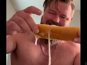 肌肉猛男连续5次把浓精射在热狗上 chinese plus white gay teen porn