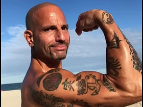 海滩上炫耀超大量精液 korean gay cum porn