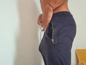 在酒店房间自慰并用大鸡巴顶弄 asian gay porn bareback