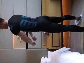 亚洲肌肉猛男脱光光 gay japan porn coat