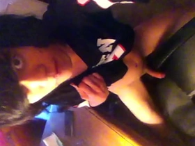 嫩0用光滑鸡巴磨椅子 隔着涤纶T恤手淫 link up boy unconcerned porn