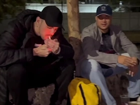 哥们在球场喝酒结果搞起基来，突然冒出个流浪汉让一切更有意思了 japan gay porn download