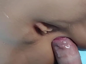 干她的屁眼。 gay porn bareback hot