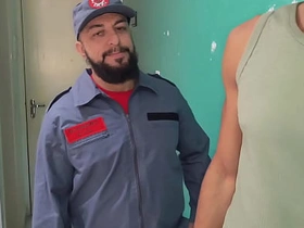 跟我工作的公寓里直男住户搞上了 chinese trainer gay porn