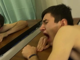 可爱摔跤少年训练时发情，直接在地板上开干——最后射进对方嘴里 videos of porn sex unconcerned asian