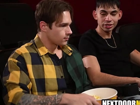 深柜男在电影院约炮基佬情人 gay porn pinoy daddy