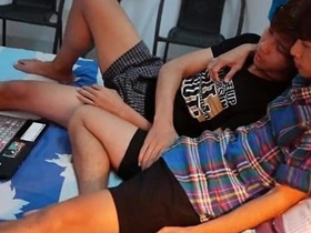 亚洲小鲜肉看片后欲火焚身 gay porn sex korean