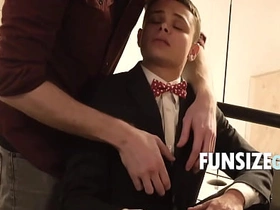 与嫩男友的情人节约会 asian hot guy gay porn