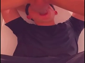 商场厕所里被运动型小伙深喉 爽爆的猎艳 japanese gay tickle porn