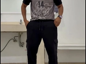 游泳课前撸管实录 japanese business man gay porn