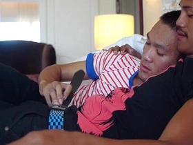 亚洲嫩男Daniel与Guy无套肛交 gay porn chinese facial