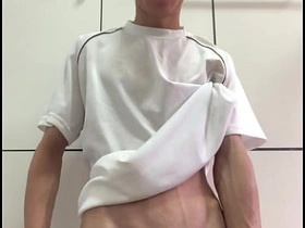 大屌哥炫耀勃起巨根 american asian gay porn